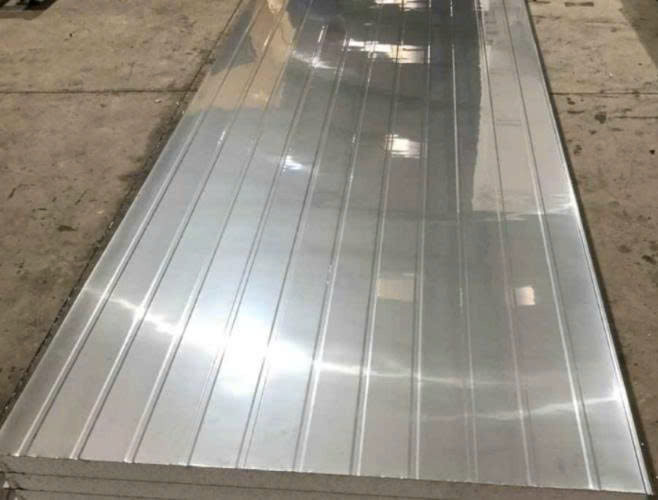 So Sánh Panel Inox Lõi EPS Và Lõi Rockwool