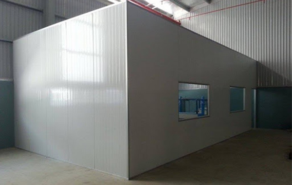 giá vách ngăn panel làm phòng sản xuất