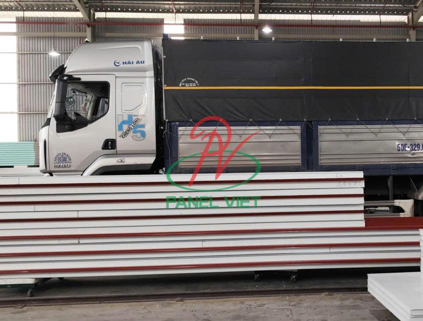 mái panel EPS đỏ lạnh ở Bình Dương