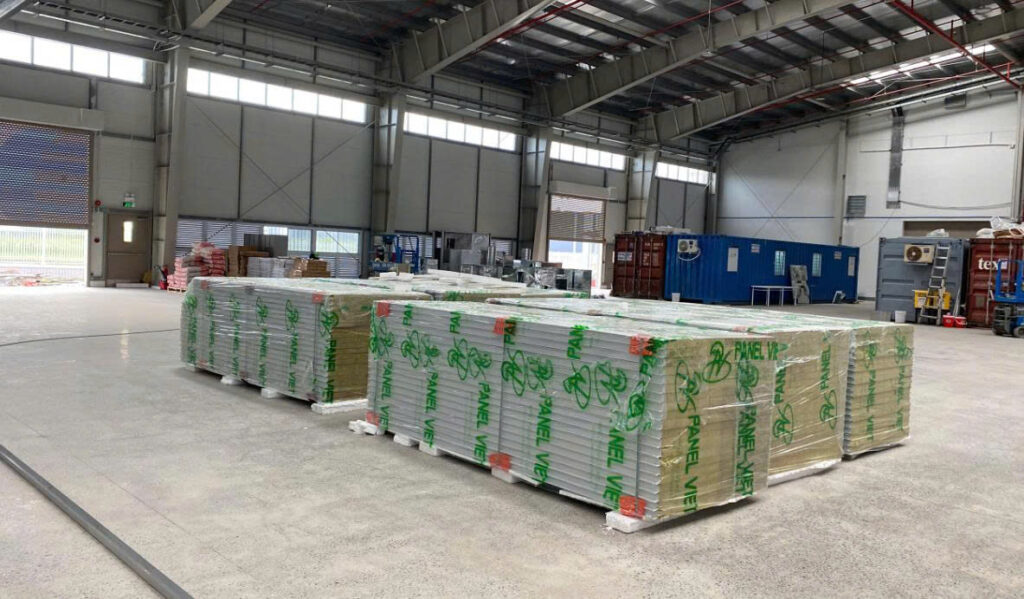 panel bông khoáng làm vách nhà máy Bình Dương