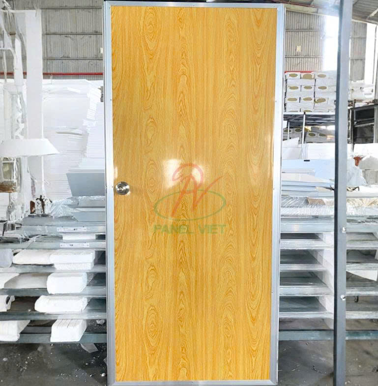 Cửa panel vân gỗ Long An