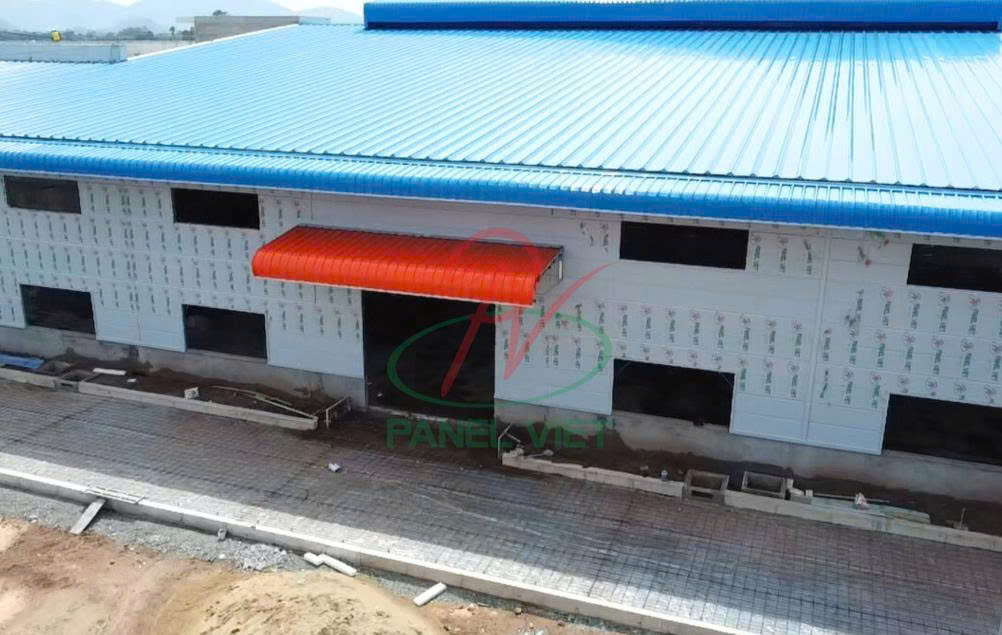 giá mái lợp tôn panel xanh dương tím
