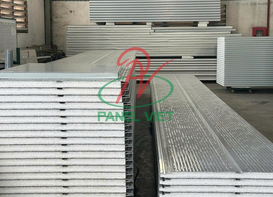 tấm panel tường ngoài trời