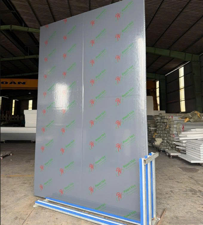 panel xám lông chuột làm nhà xưởng