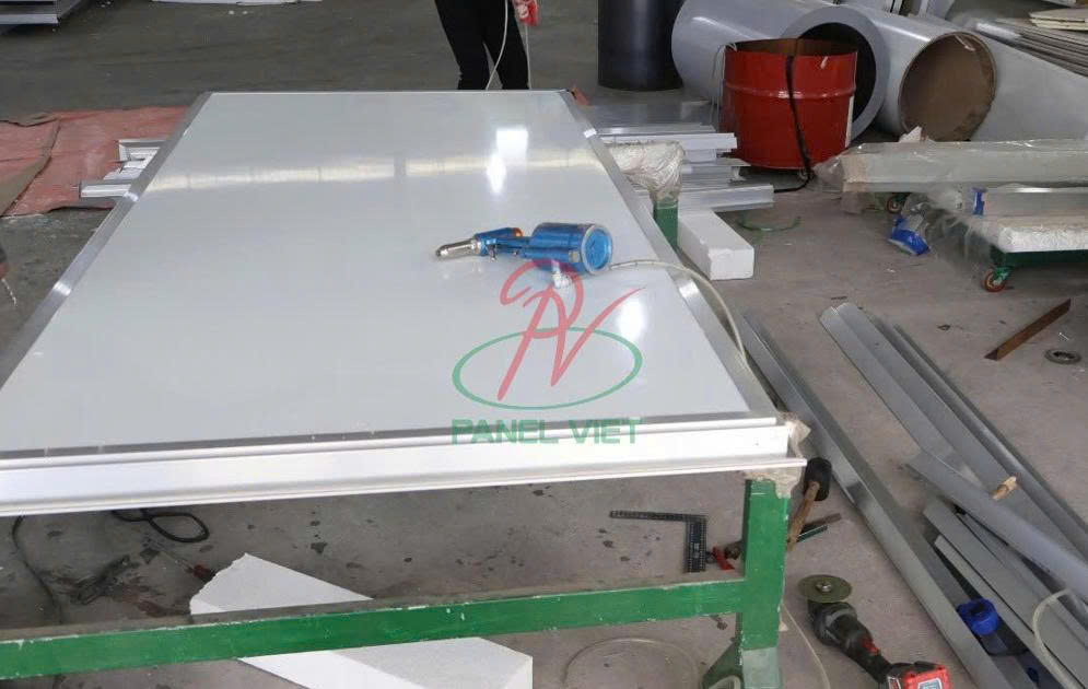 nhà máy sản xuất cửa panel theo kích thước