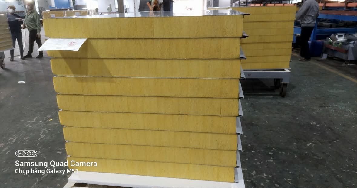 Mẫu Panel Glasswool làm nhà xưởng chống cháy cao cấp
