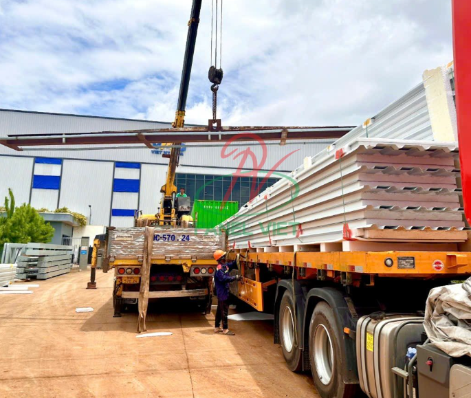 mái lợp công nghiệp chống cháy
