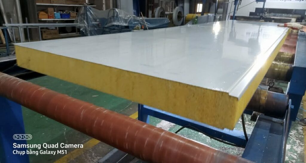 panel glasswool làm nhà xưởng