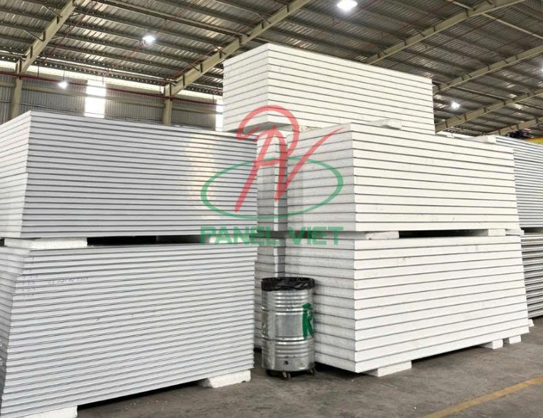 giá panel EPS làm xưởng may nón