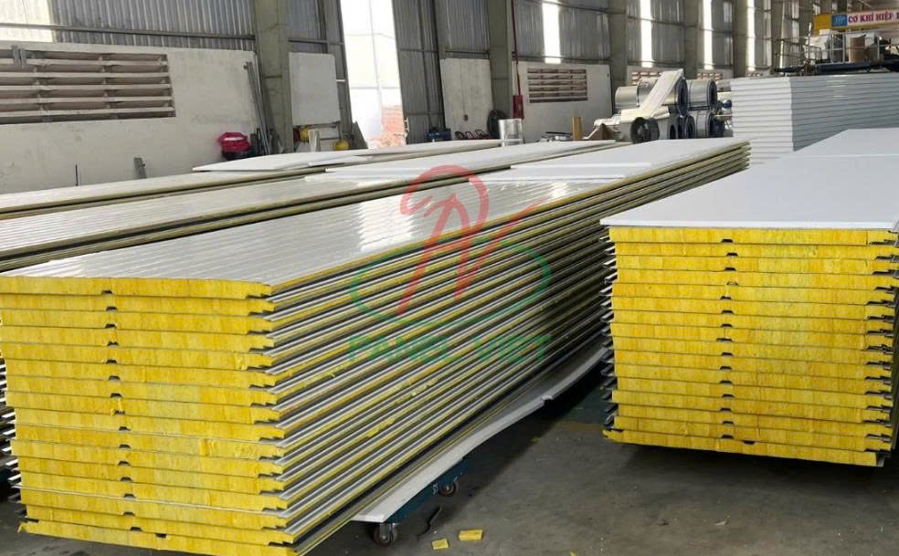 Tường panel glasswool cho nhà xưởng in ấn