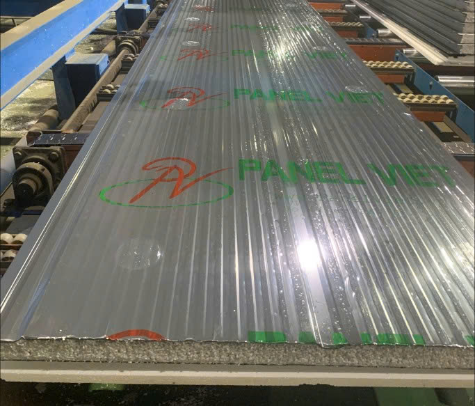 Thi công tấm panel EPS xám ghi