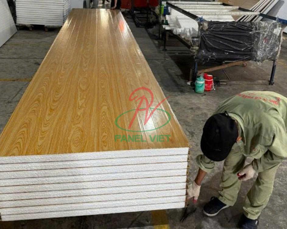 mua panel vân gỗ làm homestay