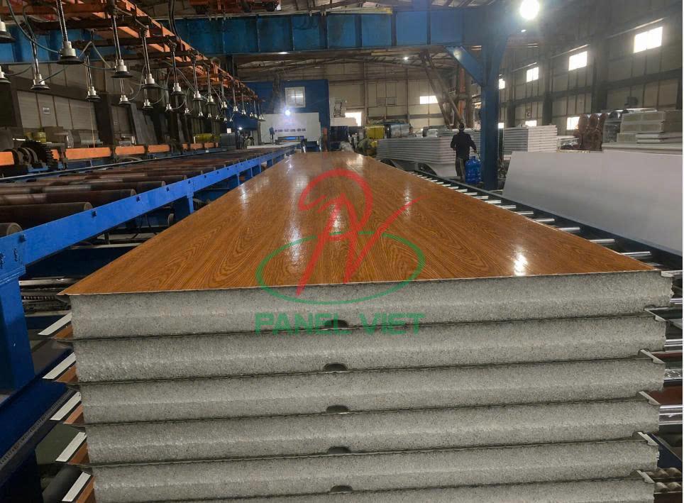 Panel vân gỗ làm trần chống ồn