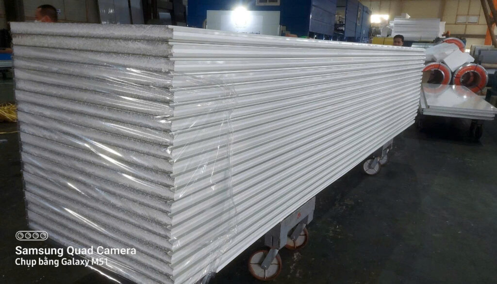 Panel làm vách nhà xưởng thực phẩm