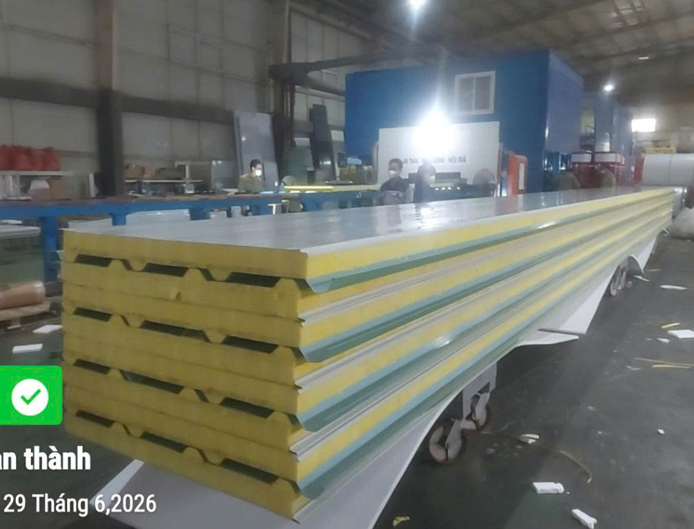 mua mái panel glasswool chống nóng xưởng cơ khí