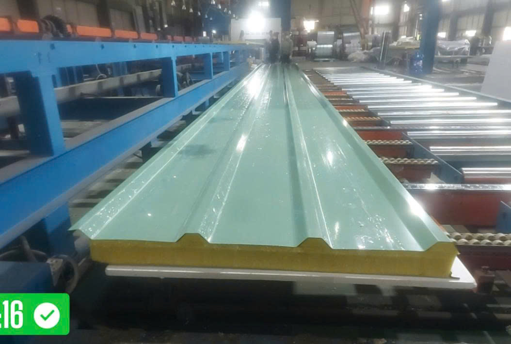 nhà xưởng cơ khí lợp mái panel glasswool 