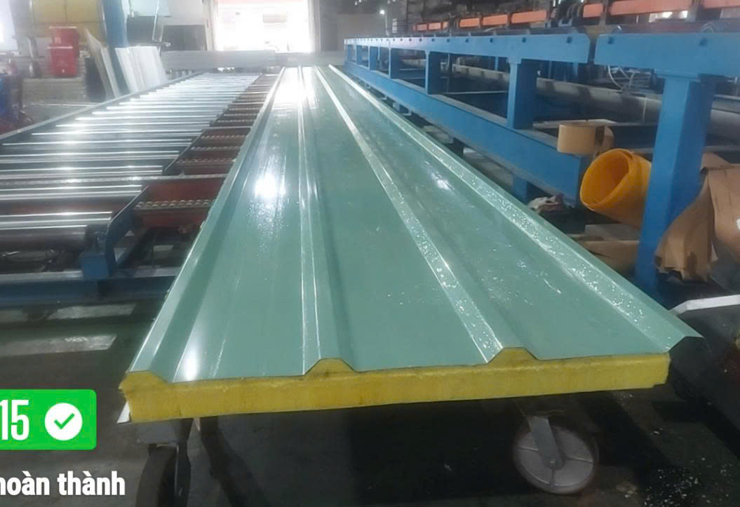 panel glasswool lợp mái nhà máy cơ khí